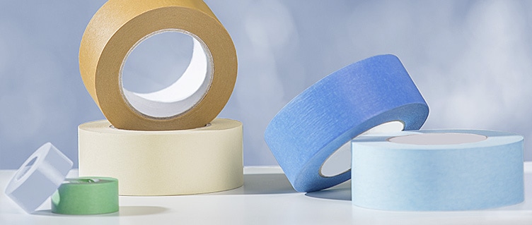 Flat crepe adhesive tape with silicone adhesive
